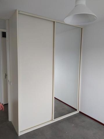 Inbouw kledingkast OSH schuifdeuren met spiegeldeur in creme
