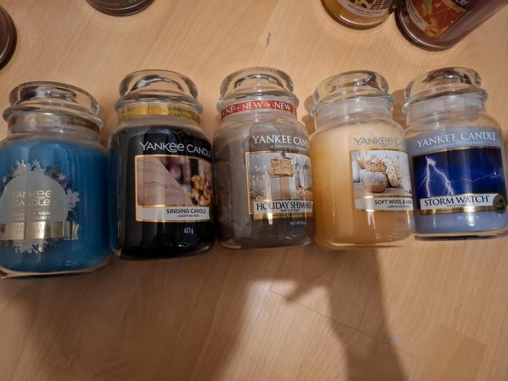 Yankee candle - partij medium jars, Huis en Inrichting, Woonaccessoires | Kandelaars en Kaarsen, Zo goed als nieuw, Kaars, Minder dan 25 cm