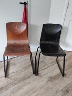 Twee vintage school stoelen, bruin en zwart, Huis en Inrichting, Stoelen, Ophalen, Gebruikt, Bruin, Twee