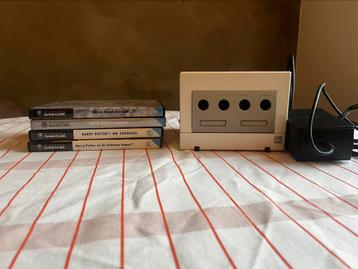 Nintendo GameCube pearl white + 4 games (zonder AV) beschikbaar voor biedingen