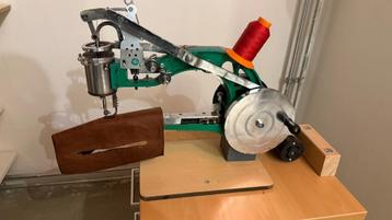 Hand-leernaaimachine met motor. beschikbaar voor biedingen