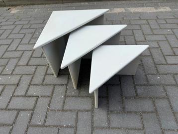 Mimiset modern beschikbaar voor biedingen