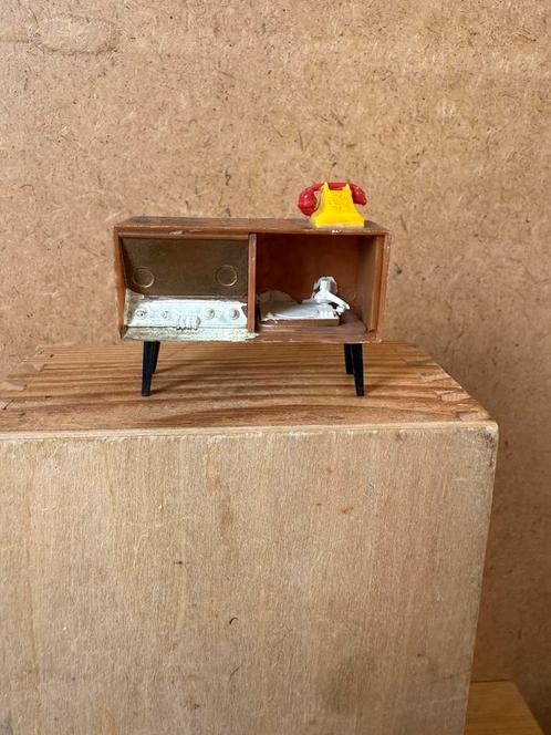 Blue-box stereo kast radio - hxbxd 3.4x5x1.7cm - kunststof, Verzamelen, Poppenhuizen en Toebehoren, Poppenhuis, Ophalen of Verzenden