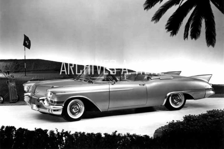 1957 Cadillac Eldorado Biarritz tail fin design 1957 foto, Verzamelen, Automerken, Motoren en Formule 1, Zo goed als nieuw, Auto's