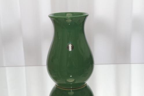 Groene vaas van Royal Delfts, Huis en Inrichting, Woonaccessoires | Vazen, Zo goed als nieuw, Groen, Minder dan 50 cm, Aardewerk of Porselein