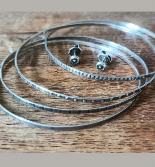 4 mooie rinkelarmbanden met gratis bijpassende oorbellen, Sieraden, Tassen en Uiterlijk, Armbanden, Gebruikt, Zilver, Zilver, Ophalen of Verzenden