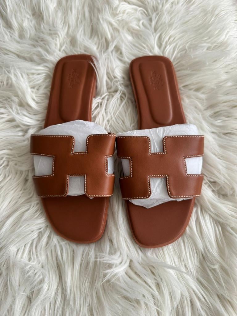 Hermes Slippers Maat 38, Kleding | Dames, Schoenen, Slippers, Bruin, Nieuw, Ophalen of Verzenden
