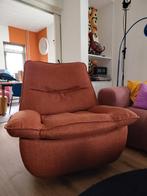 Fijne schommel fauteuil uitklapbaar, terracotta oranje, Huis en Inrichting, Fauteuils, Ophalen, Zo goed als nieuw, 75 tot 100 cm
