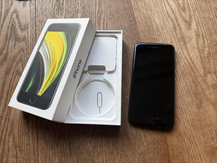 iPhone SE, kan er alleen niet in. Voor onderdelen of zo?, Telecommunicatie, Mobiele telefoons | Apple iPhone, 64 GB, Verzenden