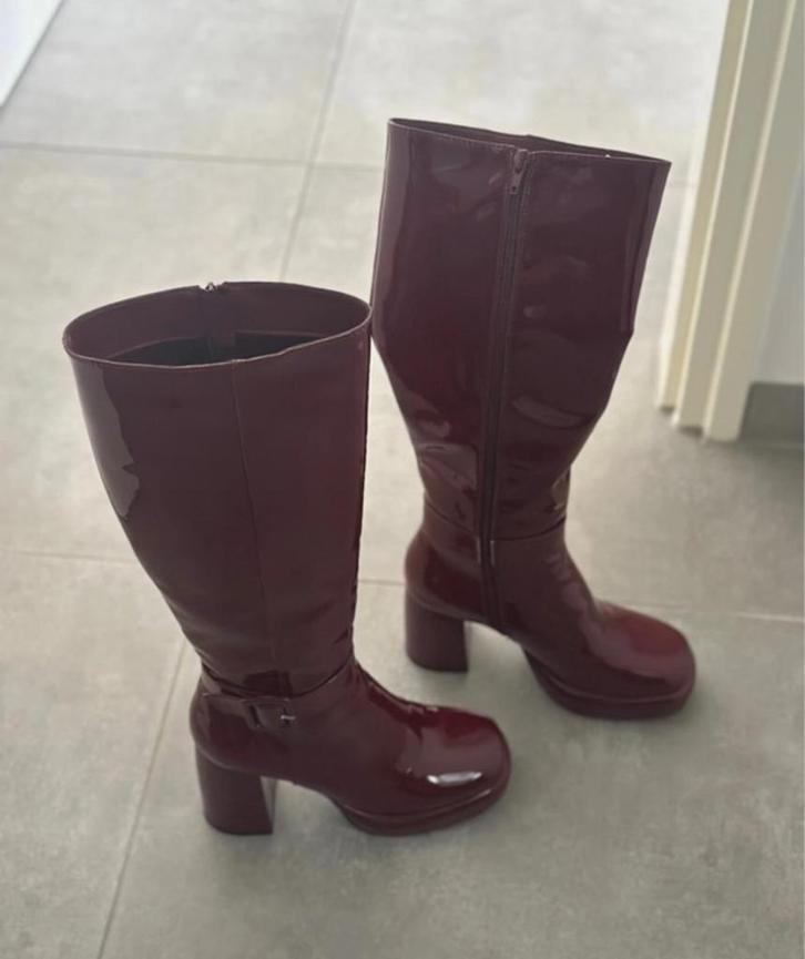 Hoge bordeaux rode lak laarzen, Kleding | Dames, Schoenen, Zo goed als nieuw, Hoge laarzen, Rood, Ophalen