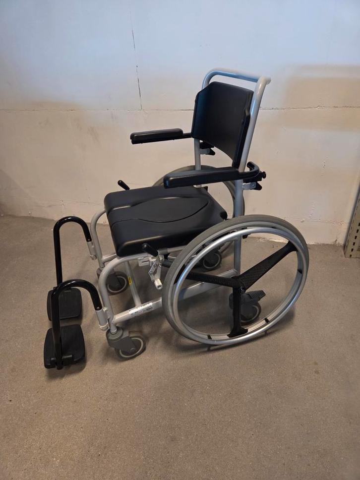 Postoel / douchestoel zelfrijder, Diversen, Verpleegmiddelen, Gebruikt, Ophalen