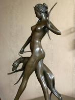 bronzen sculptuur Diana godin  met hond windhond greyhound, Antiek en Kunst, Ophalen of Verzenden
