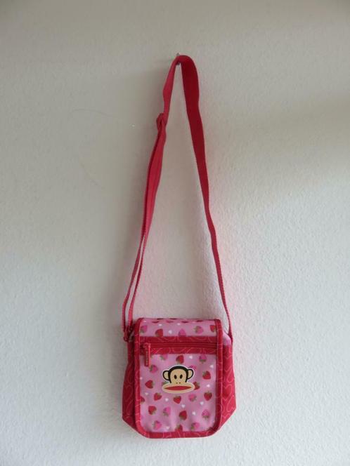 Paul Frank klein schoudertasje rood roze met aardbeien, Kinderen en Baby's, Kindermode-accessoires, Zo goed als nieuw, Ophalen of Verzenden