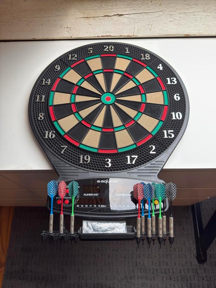 B-square Elektronisch Dartbord LED incl doos, Sport en Fitness, Darts, Zo goed als nieuw, Dartbord met pijlen, Elektronisch, Ophalen of Verzenden