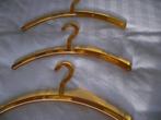 3 vintage geel acryl luchtbellen Design kledinghangers 1960, Kleding | Dames, Kledinghangers, Ophalen of Verzenden, Zo goed als nieuw