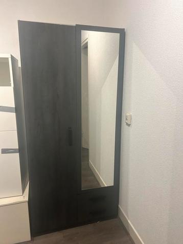 Mooie kledingkast, Gratis af te halen