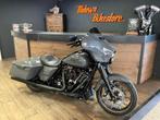 Harley Davidson FLHXST 117Ci Streetglide ST Line Gunship Gre, Motoren, 3700 W Juneau Ave
53208  Milwaukee, Info@harley-davidson.com