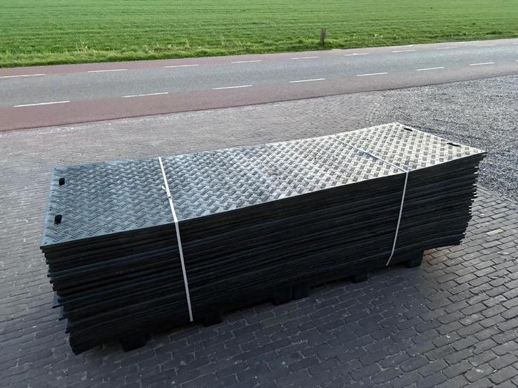 Eenmalige partij: 50 gebruikte kunststof rijplaten 300x100cm, Doe-het-zelf en Verbouw, Overige Doe-het-zelf en Verbouw, Zo goed als nieuw