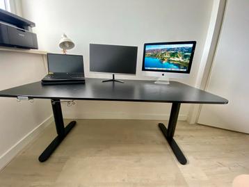 Mooi zwart zit/sta bureau te koop! beschikbaar voor biedingen