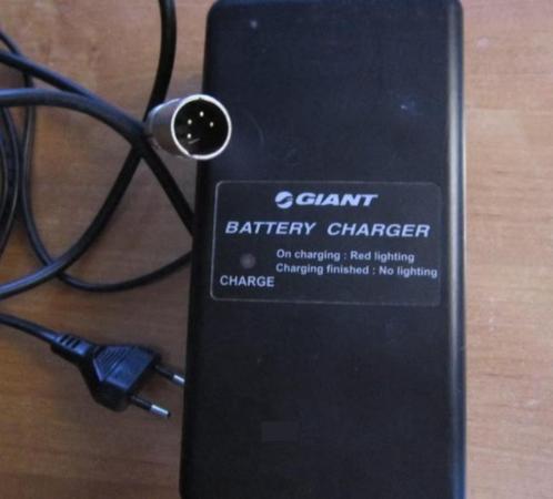 Oplader geschikt voor Giant Twist 4 pin acculader, Fietsen en Brommers, Fietsaccessoires | Fietsaccu's, Nieuw, Ophalen of Verzenden