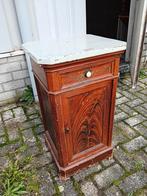 Antiek nachtkastje, Ophalen
