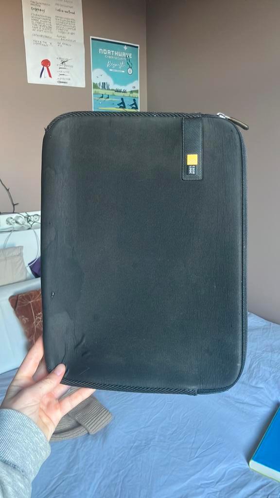 Case Logic Hoes 14 inch zwart - gratis, Computers en Software, Laptoptassen, Gebruikt, Aktetas, 14 inch, Ophalen
