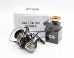 Daiwa 23 Caldia SW 6000D-H + Reservespoel, Ophalen of Verzenden, Zo goed als nieuw, Molen