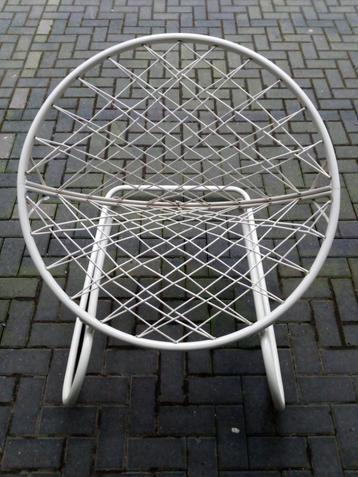 witte ronde schommelstoel rvs met zitting van touwen design beschikbaar voor biedingen