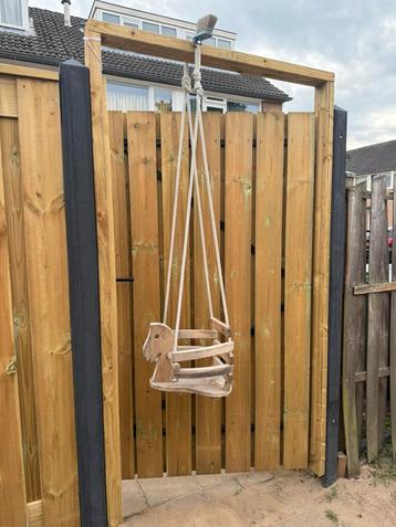 Houten schommel paard  beschikbaar voor biedingen