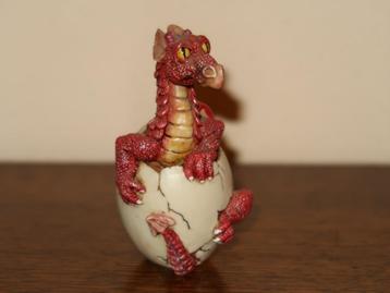 vintage drakenbeeldje uit 1997, baby draakje in ei, beeldje beschikbaar voor biedingen