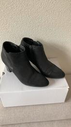 Tamaris laarsjes, Zwart, Lage of Enkellaarzen, Ophalen of Verzenden, Zo goed als nieuw