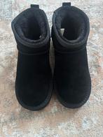 Zwarte Uggs, Kleding | Dames, Schoenen, Ophalen of Verzenden, Zo goed als nieuw, Zwart, Lage of Enkellaarzen