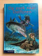 Op zoek naar Dolfijnen: De schat - Lucy Daniels, Ophalen of Verzenden, Gelezen, Fictie algemeen