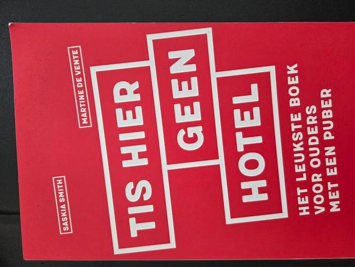 Saskia Smith - Tis hier geen hotel, Boeken, Overige Boeken, Zo goed als nieuw, Verzenden