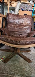Oude draaistoel leer hout, Huis en Inrichting, Fauteuils, Ophalen, Gebruikt, Hout