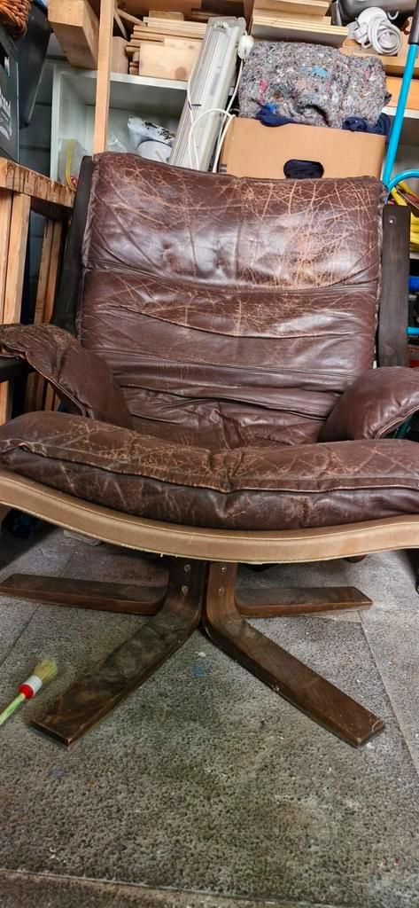 Oude draaistoel leer hout, Huis en Inrichting, Fauteuils, Gebruikt, Hout, Leer, Ophalen