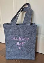 Leukste juf tas vilt met geborduurde tekst, Overige kleuren, Strijen, Info@minimuisje.nl, Nieuw