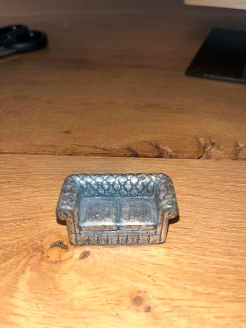 Miniatuur sofa. Metaal., Verzamelen, Poppenhuizen en Toebehoren, Poppenhuis, Ophalen of Verzenden