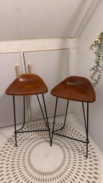 Twee leren barkrukken, Ophalen, Zo goed als nieuw