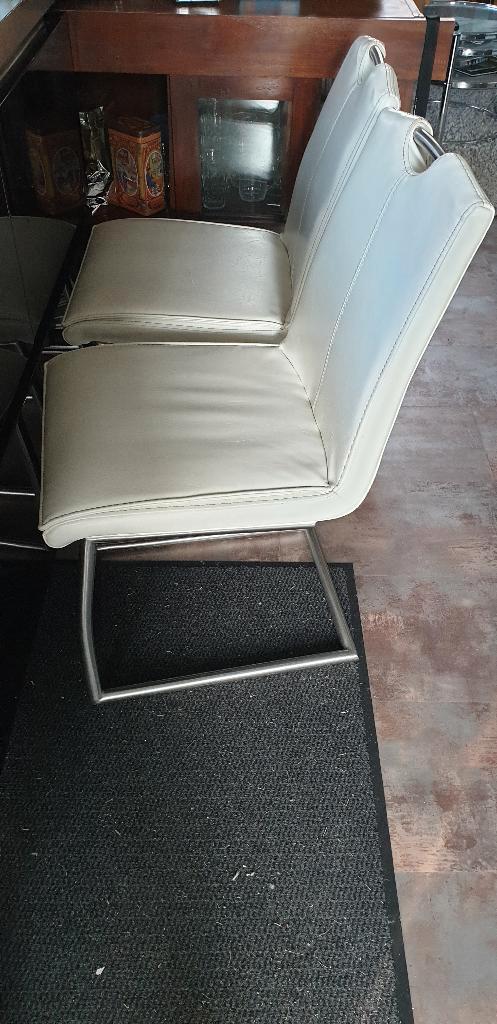 2 wit leren eetkamerstoelen, Huis en Inrichting, Stoelen, Zo goed als nieuw, Twee, Leer, Wit, Ophalen