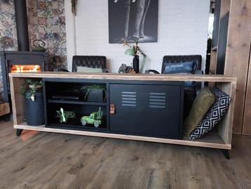 Industrieel TV meubel op voorraad.  beschikbaar voor biedingen