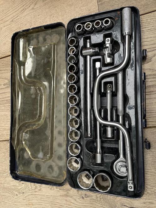 Doppenset 10-32 mm met ratel in metalen koffer., Auto diversen, Autogereedschap, Ophalen of Verzenden