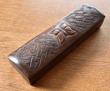 Carved Wooden Butterfly or Leaf Box - Indonesia beschikbaar voor biedingen