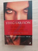 De vrouw die met vuur speelde, Ophalen of Verzenden, Zo goed als nieuw, Stieg Larsson