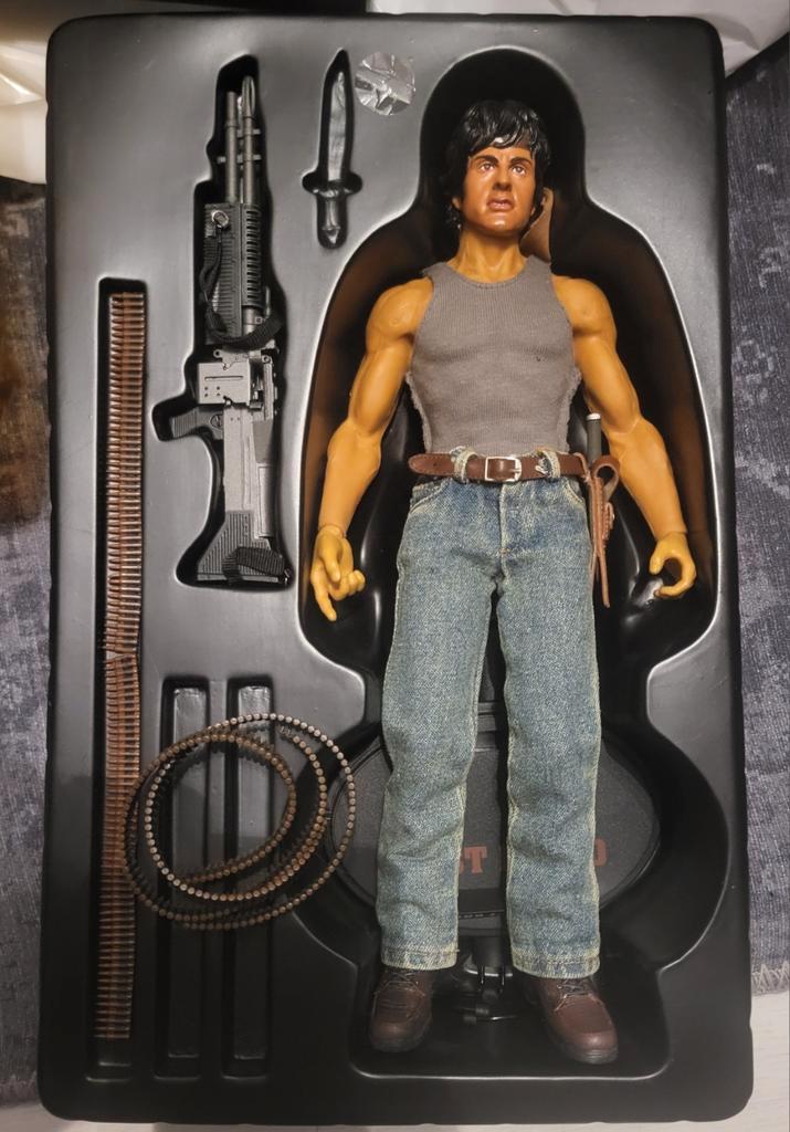 Hot Toys Rambo Actiefiguur 1/6 scale, Verzamelen, Film en Tv, Zo goed als nieuw, Film, Actiefiguur of Pop, Ophalen of Verzenden