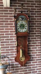 Friese staartklok met houten beelden, Antiek en Kunst, Antiek | Klokken, Ophalen