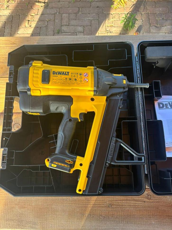 NIEUW Dewalt DGN845N-XJ 18V Accu C6 betontacker - Gastacker, Doe-het-zelf en Verbouw, Gereedschap | Overige machines, Zo goed als nieuw