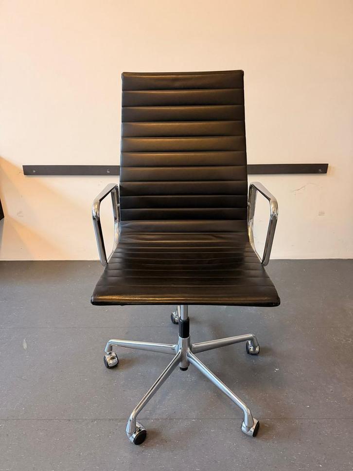 Vitra Aluminium Chair EA 119 - Eames Design Klassieker, Huis en Inrichting, Bureaustoelen, Zo goed als nieuw, Bureaustoel, Zwart