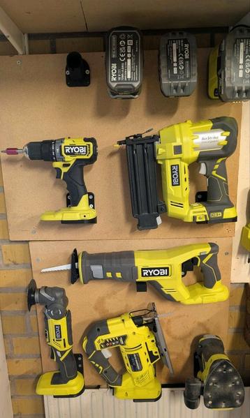 Wandhouder voor RYOBI ONE+ power tools – 3D print 3D24 beschikbaar voor biedingen