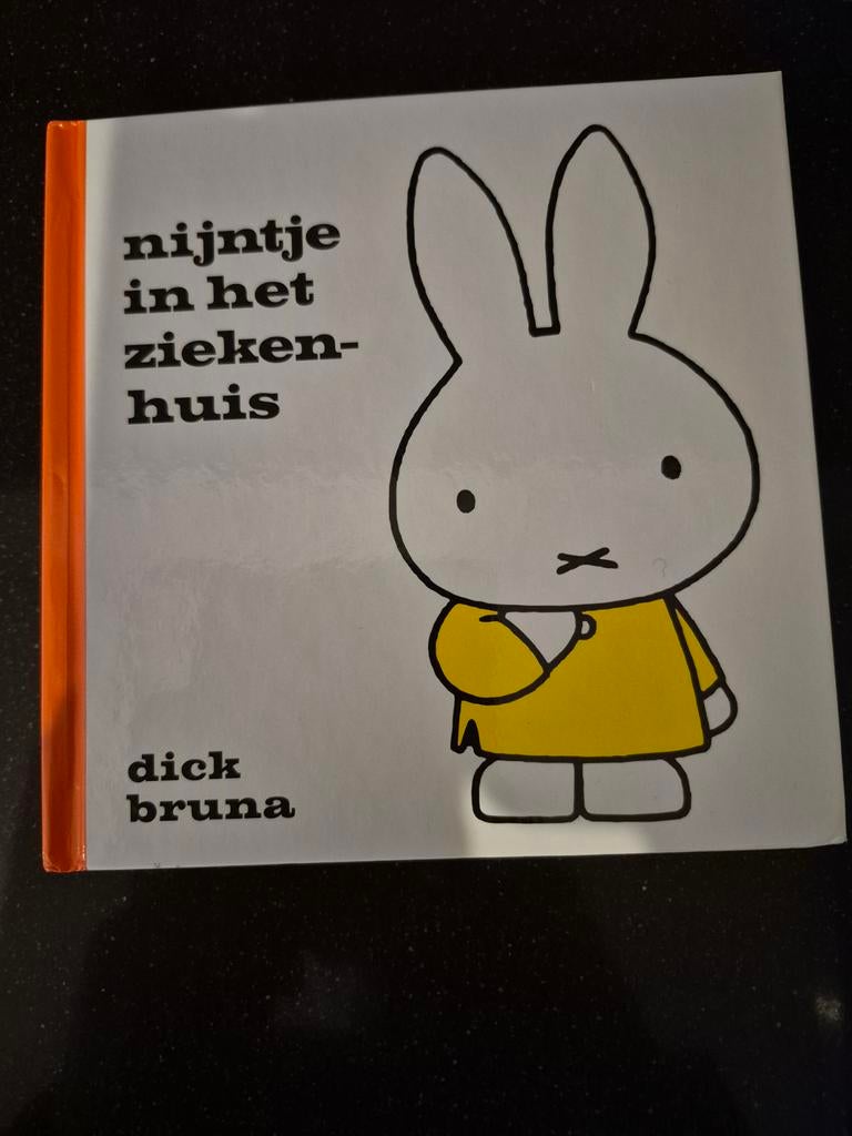 Nijntje in het ziekenhuis - Dick Bruna, Gelezen, Ophalen of Verzenden, Dick Bruna, Uitklap-, Voel- of Ontdekboek